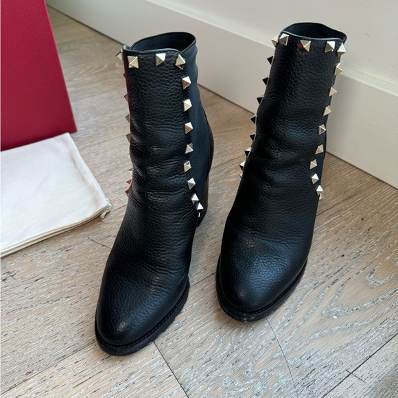 Valentino Rockstud Booties - Picture 2 of 7